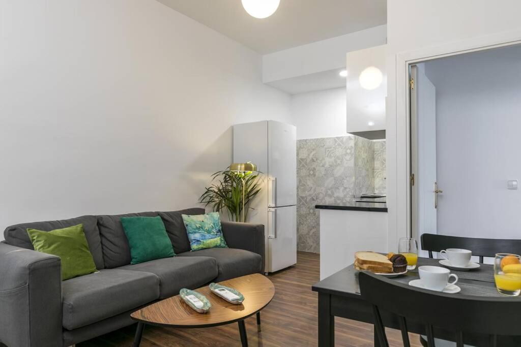 Apartamentos Plaza De Pedro Zerolo I Madrid Exterior photo