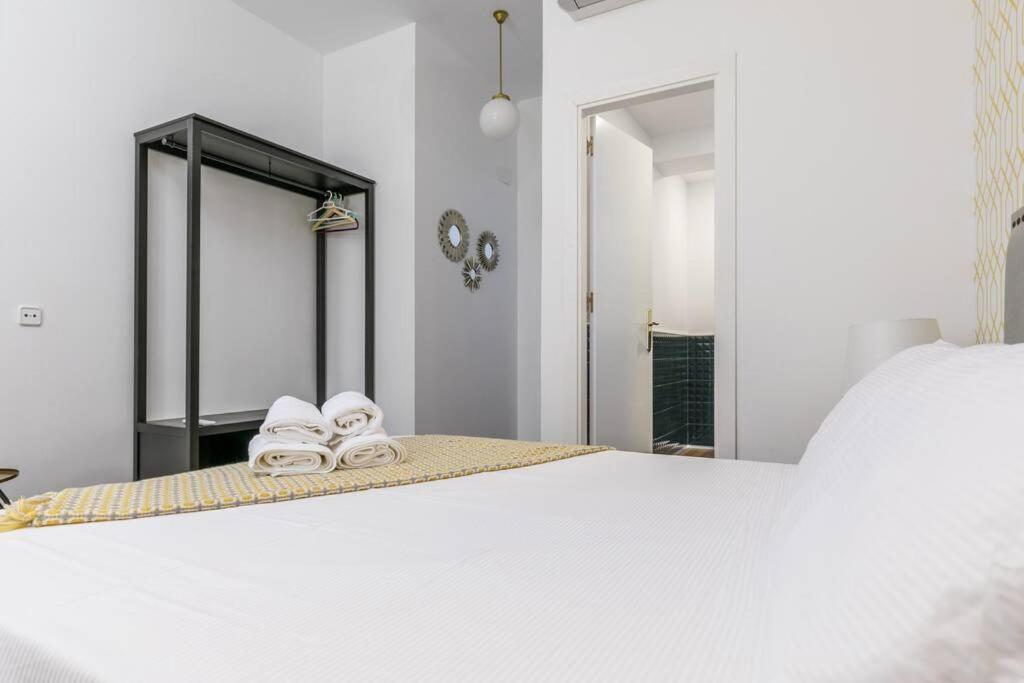 Apartamentos Plaza De Pedro Zerolo I Madrid Exterior photo